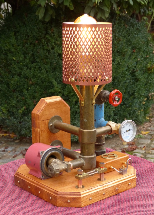 Steampunk Lamp 30_0094_900.jpg